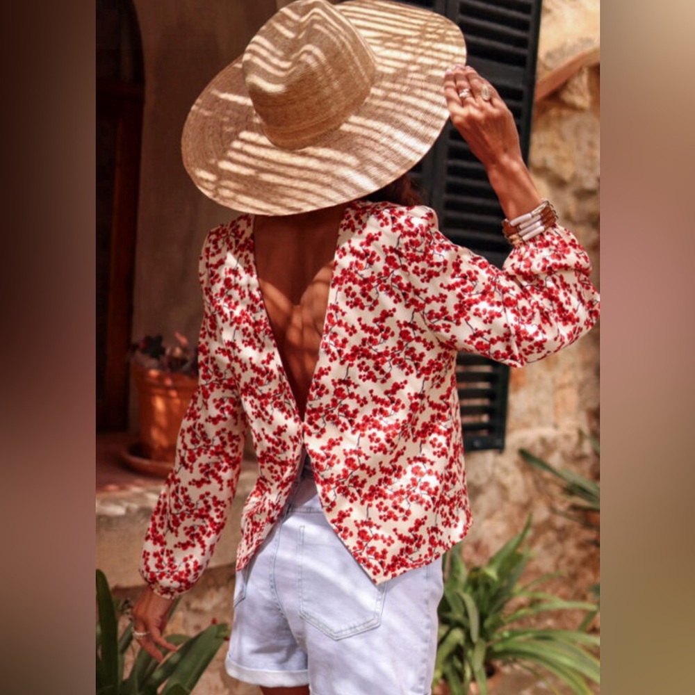 Lyric floral open back blouse - Picture 2 of 3